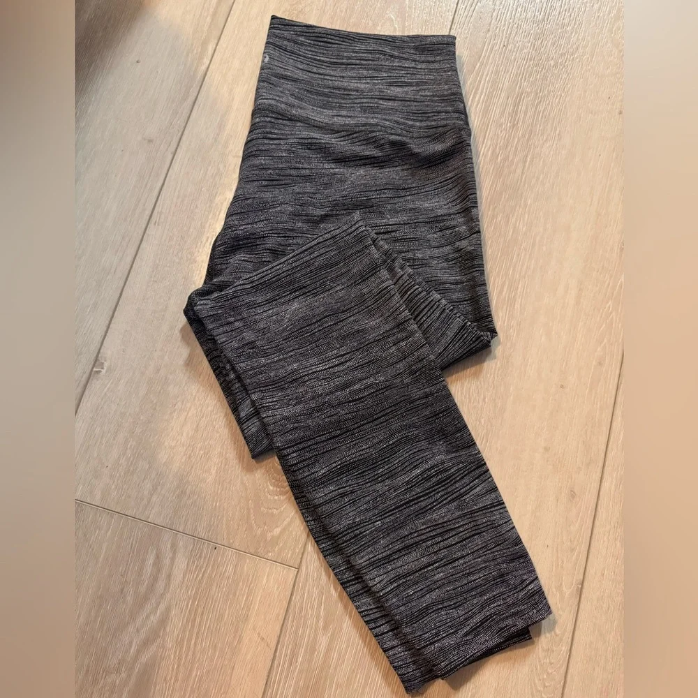 Lululemon Crop Leggings - Picture 1 of 2